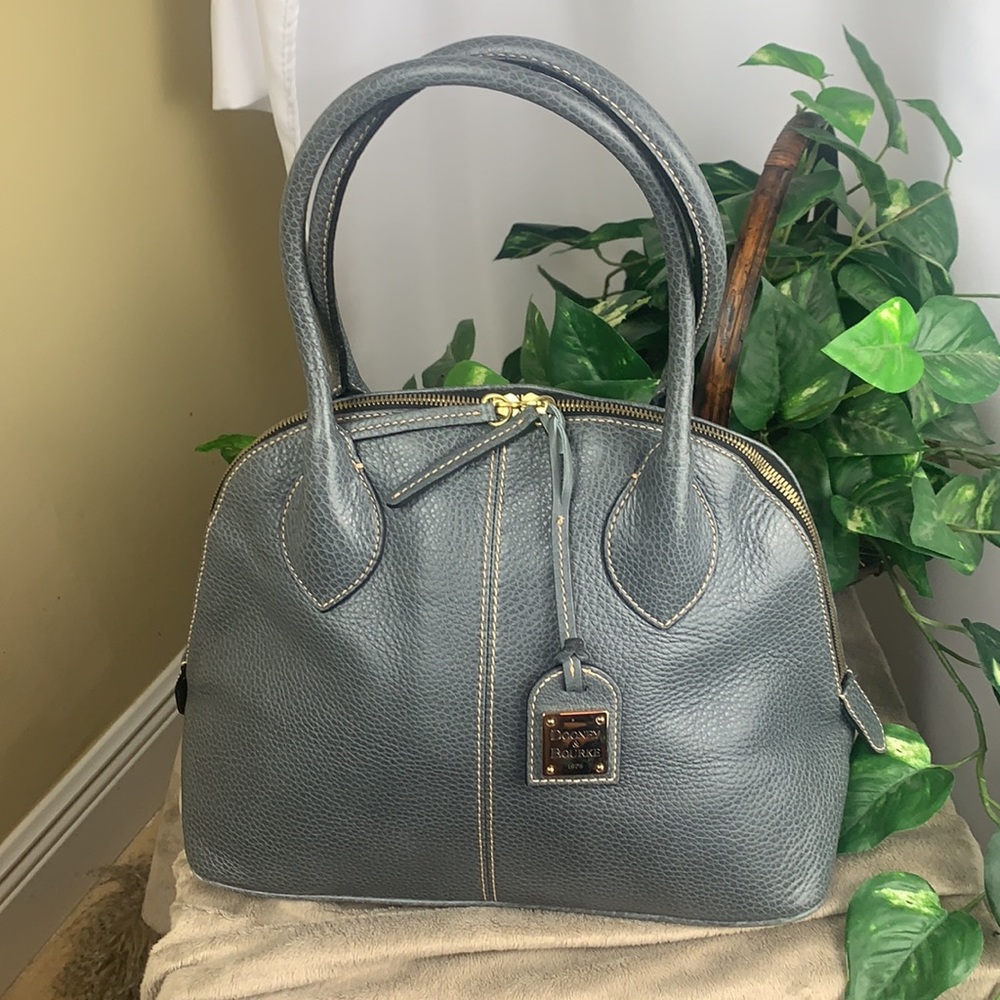 ❌TRADED
Dooney & Bourke Gray Pebbled Genuine Leather Purse Handbag - Picture 1 of 16